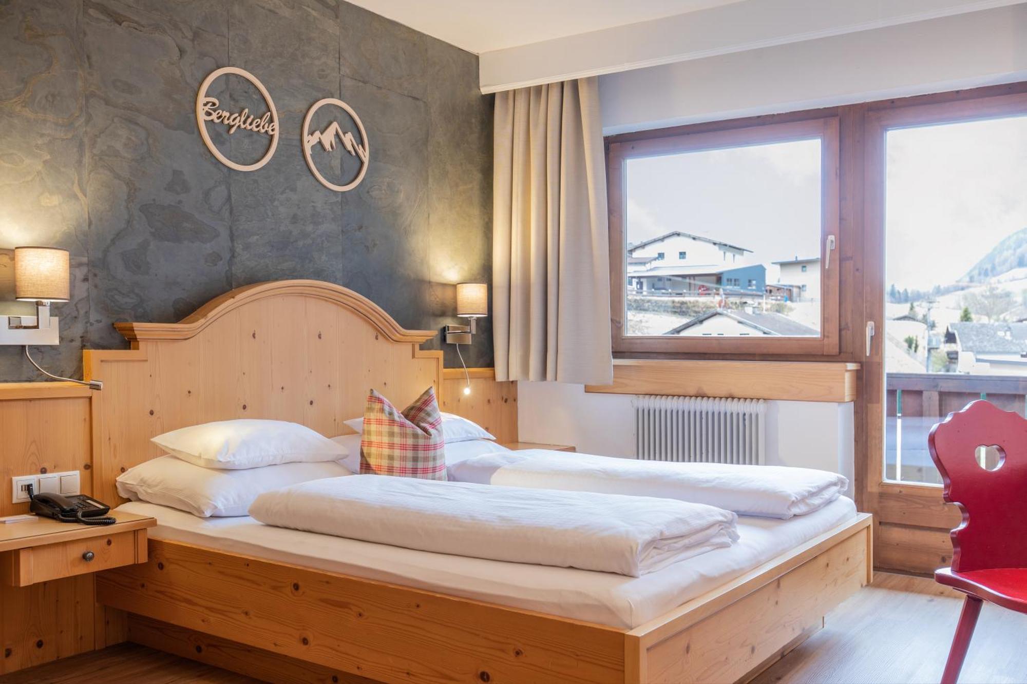 Familien- & Vitalhotel Auenhof Fulpmes Exterior foto